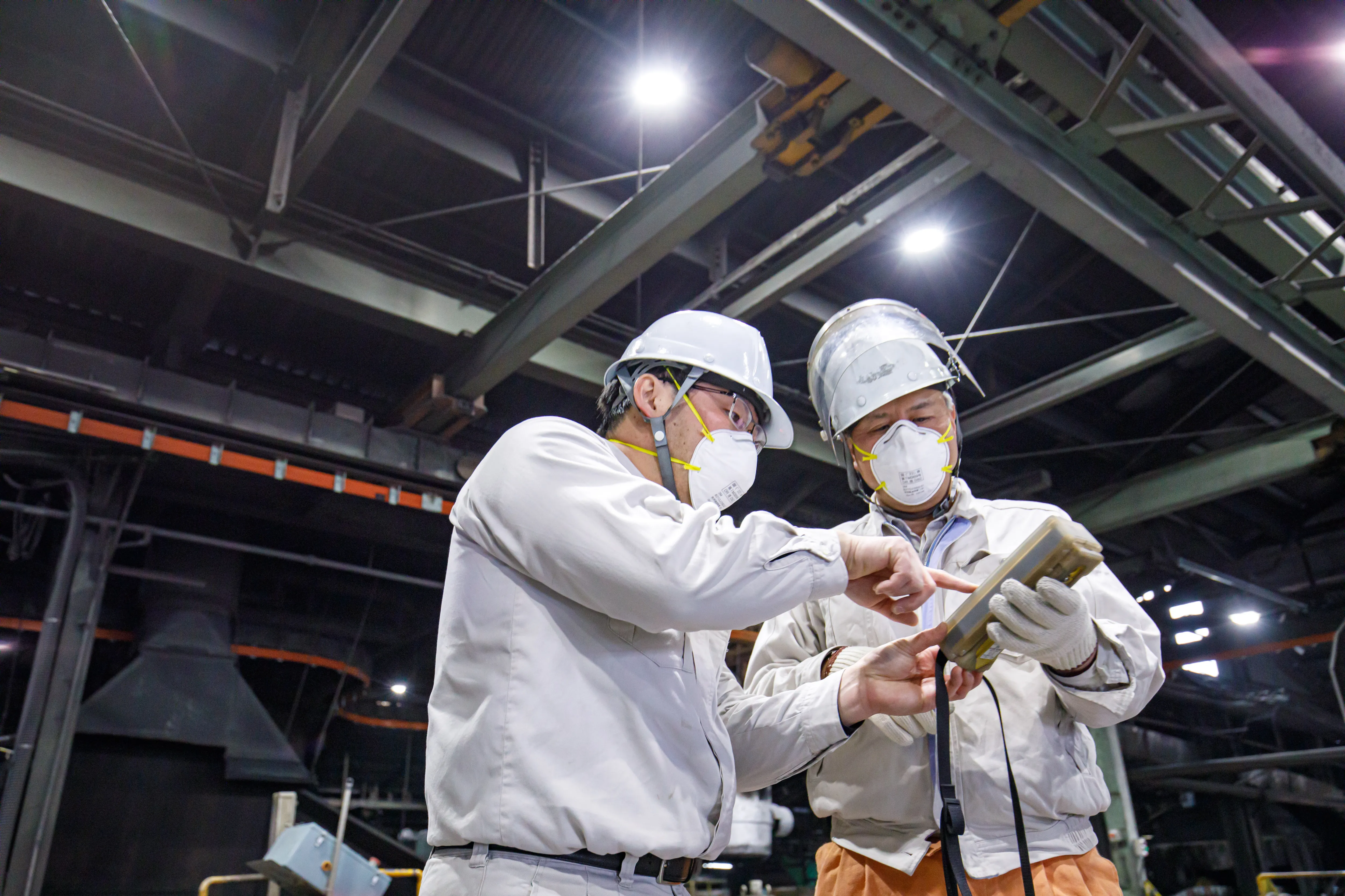 社員が打ち合わせをしている様子